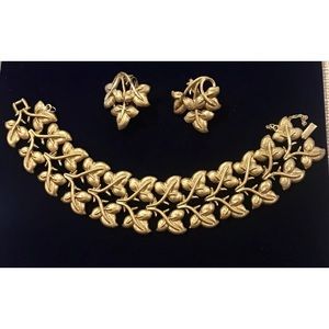 Gorgeous  Floral bracelet & earrings